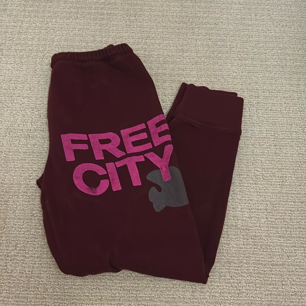 Freecity CROPPED sweatpants!